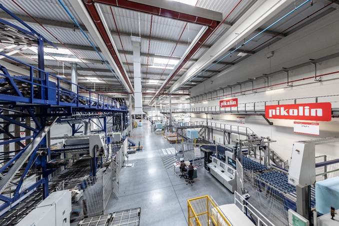 A large factory with lots of machinery
AI-generated content may be incorrect.