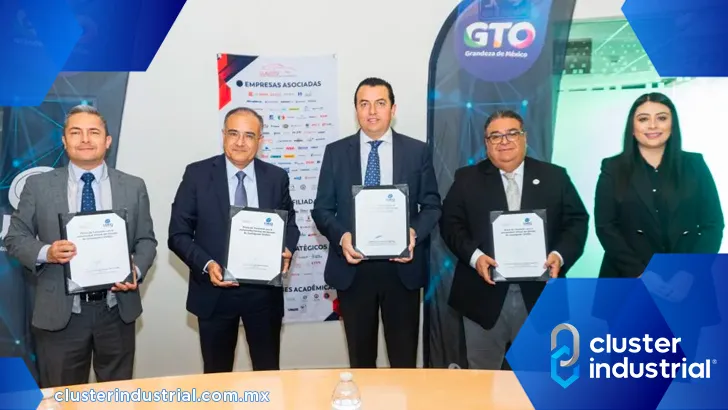 Firma UVEG convenio con el Clúster Automotriz de Guanajuato