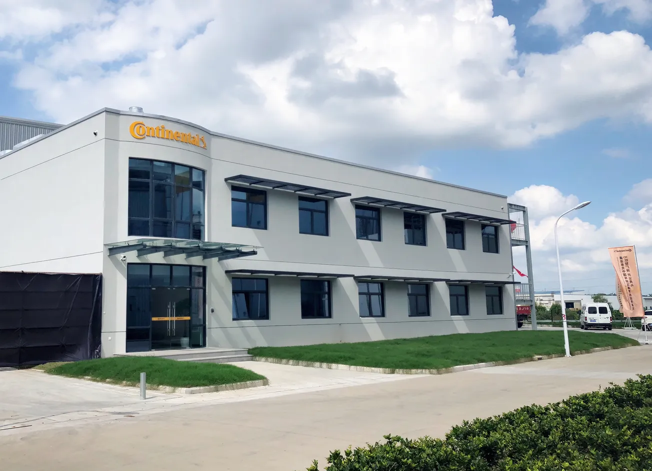 Continental inaugura planta automatizada e inteligente en China