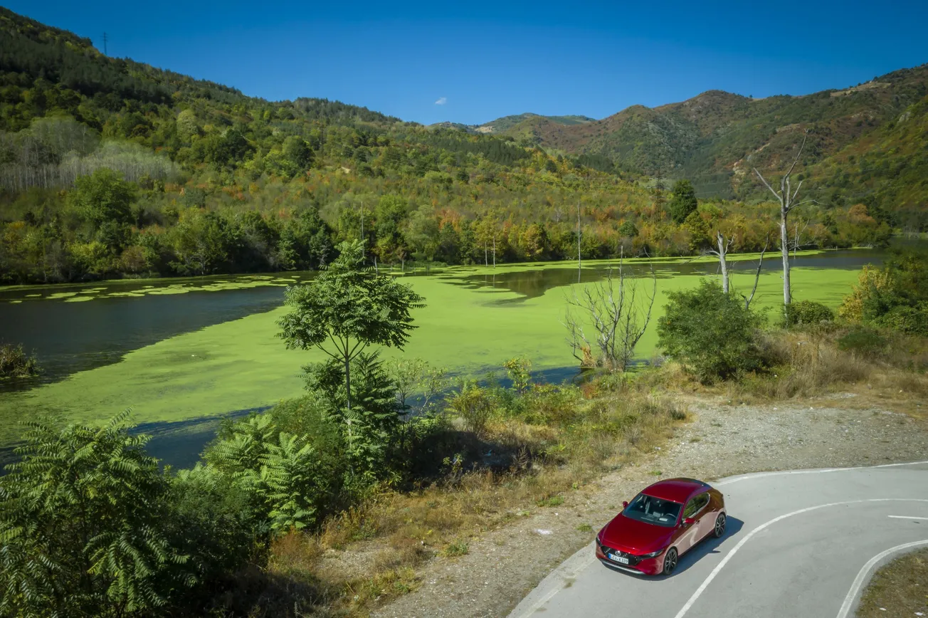 Mazda apoya la investigación de biocombustibles de carbono-neutro