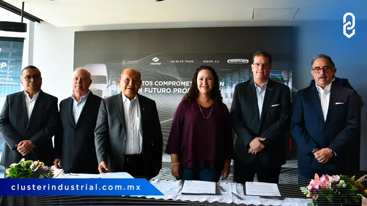 Asociación de Distribuidores de Daimler (ADAVEC)  y CONALEP firman convenio de colaboración